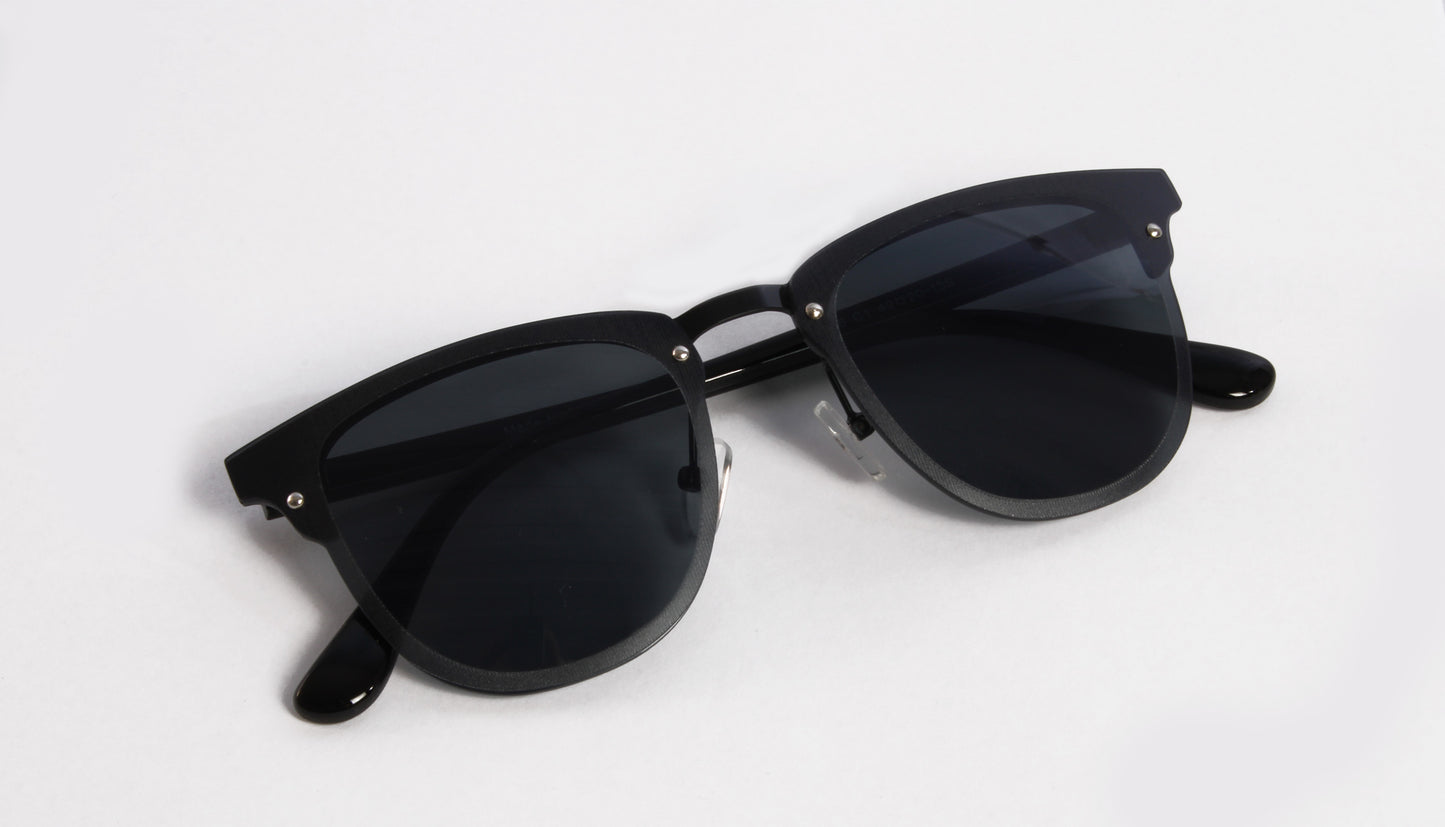 CAMBRIA BLACK SUNGLASS WITH BLACK LENSES